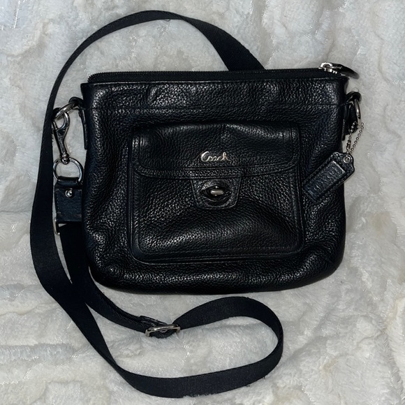 Coach Handbags - Vintage Coach Crossbodybag